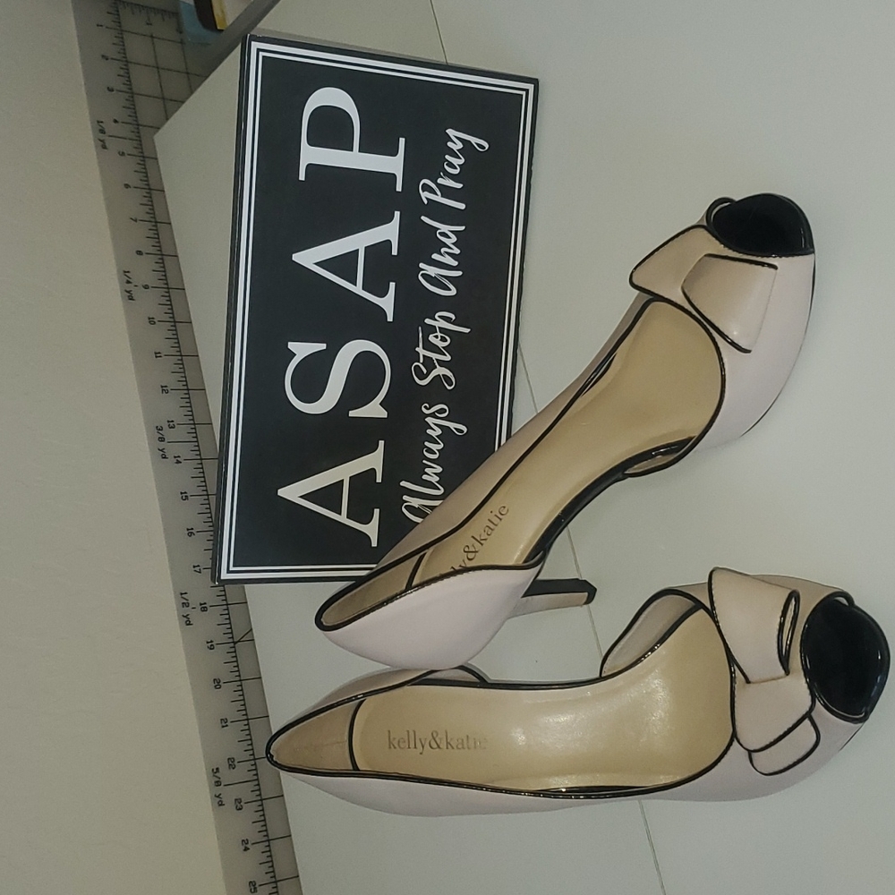 Womens size 10 pumps